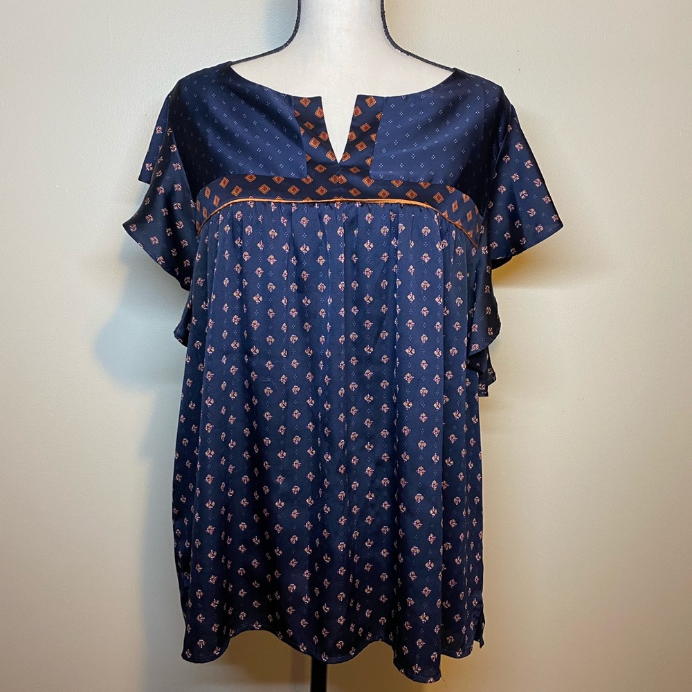 Ann Taylor LOFT Geo Split Neck Flutter Top